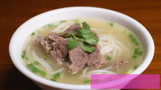 汕头粿条汤:牛骨熬汤与手切牛肉的极简哲学第2张 汕头粿条汤:牛骨熬汤与手切牛肉的极简哲学第2张