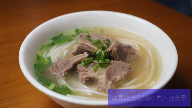 汕头粿条汤:牛骨熬汤与手切牛肉的极简哲学第3张 汕头粿条汤:牛骨熬汤与手切牛肉的极简哲学第3张