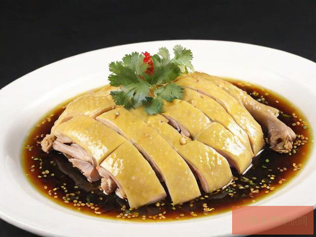 白切鸡蘸沙姜豉油:清远鸡的极致鲜嫩密码第2张 白切鸡蘸沙姜豉油:清远鸡的极致鲜嫩密码第2张